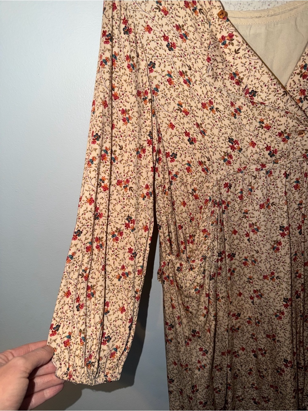 Zara Beige Floral Long-Sleeve V-Neck Dress with Red Accents - Picture 3 of 4